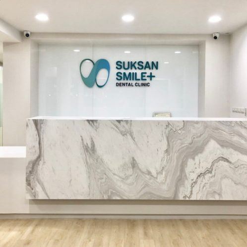 ทำรากฟันเทียมที่ Suksan Smile Plus